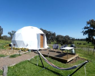 Stunning Dome Escape for Romantic Glamping Trips in Victoria, Australia - Euroa - Terasa