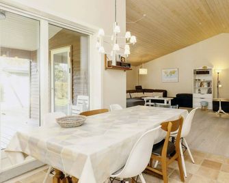 6 Person Holiday Home in Nysted-by Traum - Nysted - Dining room