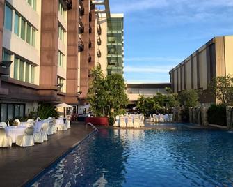 Sunee Grand Hotel - Ubon Ratchathani - Bazén