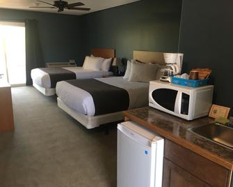 Escarpment Heights Motel - Tobermory - Bedroom