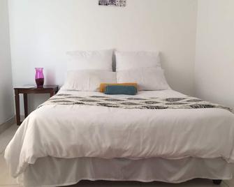 Joy Holiday house is situated in a safe area where you can walk freely - Walvis Bay - Bedroom