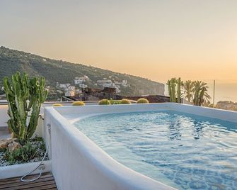 Domo 20 Hotel & Rooftop - Vico Equense - Piscina