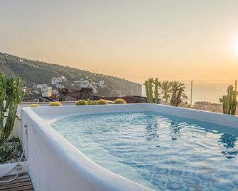 Domo 20 Hotel & Rooftop - Vico Equense - Piscina