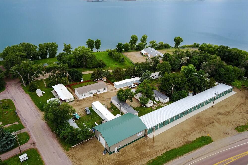 Missouri River Vacation Rentals at American Creek Campground, Chamberlain, SD - Chamberlain - Building