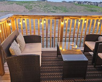 Charming 4-bedroom house with WiFi and AC in lovely Welland lic#289 - Welland - Balcony