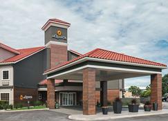 La Quinta Inn & Suites by Wyndham Fort Worth North - Fort Worth - Building
