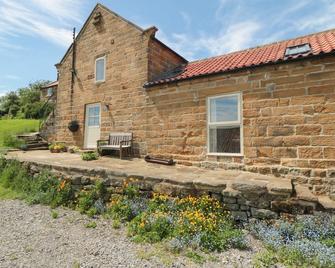 Wood Cottage - Middlesbrough - Building