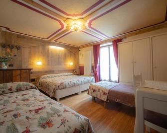 Hotel Della Nouva - Pila - Camera da letto