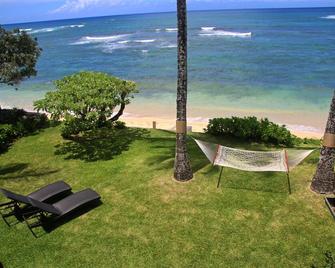 Coconut Cabana Stunning North Shore direct beach/ocean front home Waialua 30 nts - Waialua - Patio