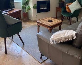 Pinabre - Rural farmhouse with great access to walking and cycling routes - Plouguenast - Sala de estar