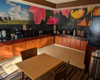 SureStay by Best Western Mount Pleasant Racine - Racine - Dining room