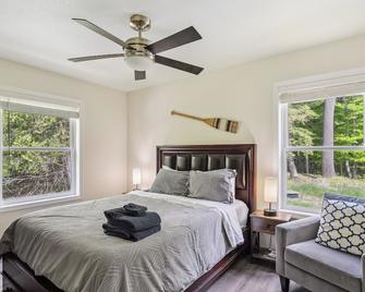 Livin the Dream by Simple Life Rentals - Fish Creek - Bedroom