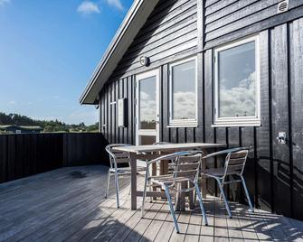 4 Person Holiday Home on a Holiday Park in Henne - Henne Strand - Balcón