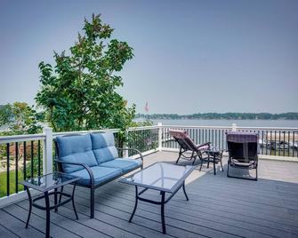 Lakefront Syracuse Home with Deck and Private Dock! - Syracuse - Balcón