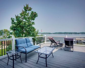 Lakefront Syracuse Home With Deck And Pr - Syracuse - Balcón