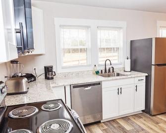 Newly Renovated Salem Road Ranch - Lincolnton - Kitchen