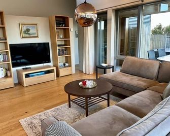 Luxury House with Hot Tub close to Snæfellsnes National Park, Iceland top five - Borgarnes - Living room