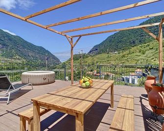 Villa Teresa by Atlantic Holiday - São Vicente - Balkón