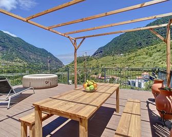 Villa Teresa by Atlantic Holiday - São Vicente - Varanda