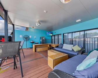 Beaches Backpackers Airlie Beach - Hostel - Airlie Beach - Oturma odası