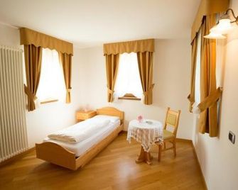 Hotel Fior Di Bosco - Giovo - Schlafzimmer