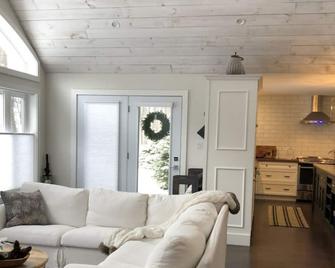 In the heart of Georgian Bay mins from Thornbury , Meaford and Blue Mountain - Meaford - Sala de estar