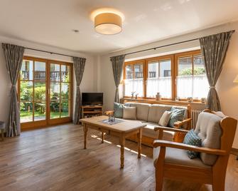 Rottach Apartments - Ferienwohnungen am Tegernsee - Rottach Egern - Living room