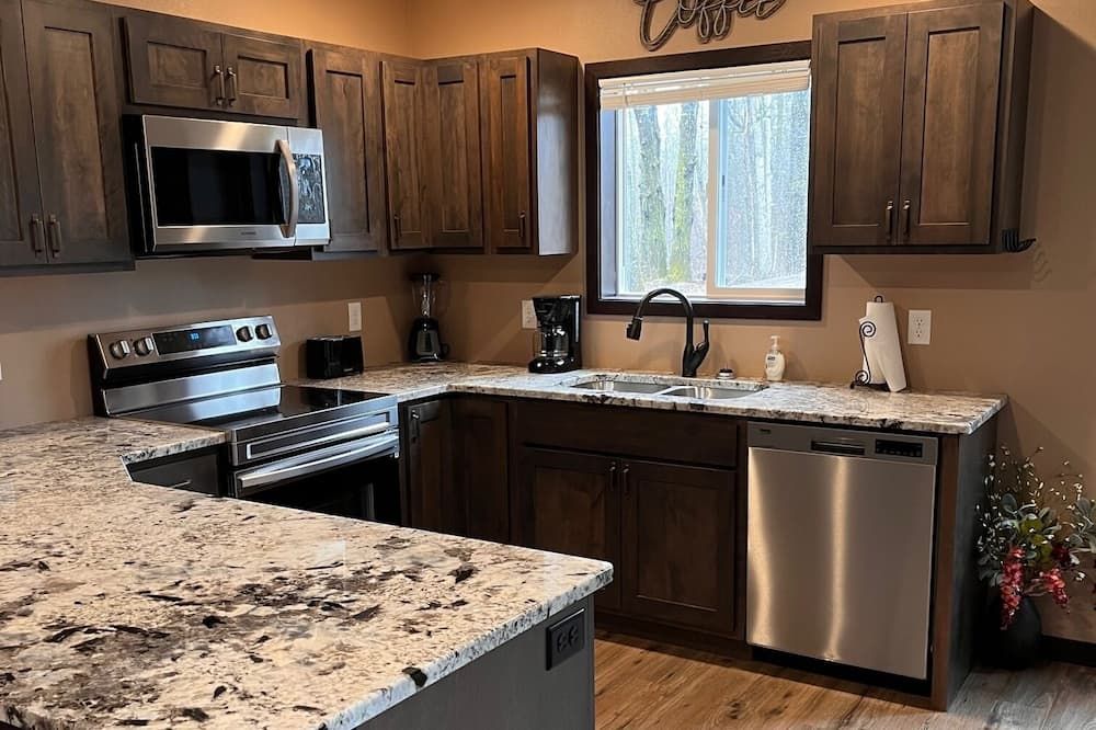 Cozy two level home - 2 minutes from beach on private wooded lot. - Bemidji - Kuchyň