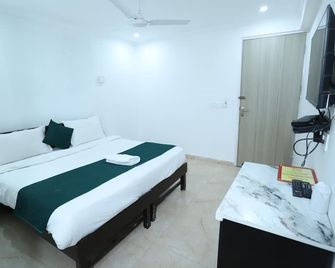 Airport Hotel Annexe, Complimentory Pickup or Drop - New Delhi - Bedroom
