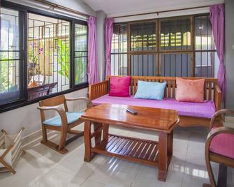 Sea view 2 bedrooms 100 meters from a magnificent beach - Nong Thale - Living room