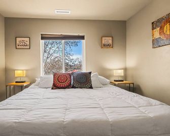 LOCATION? As central as it gets for the perfect Grand Junction vacation - Grand Junction - Bedroom