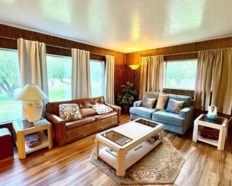 Vacation home between Zion and Bryce - Glendale - Sala de estar