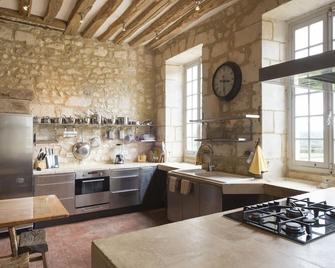 Chateau Des Siecles And Annexe - Mailly-le-Château - Kitchen