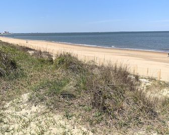Break Side Studio #5 apts - Norfolk - Beach