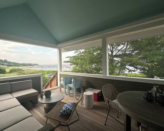 Harbor Front in Vineyard Haven! Brand New Construction - seconds from Town! - Vineyard Haven - Balkon