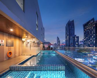 Adelphi Suites Bangkok - Bangkok - Piscine