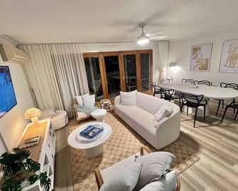 Villa Aquila - Mermaid Waters - Mermaid Waters - Living room