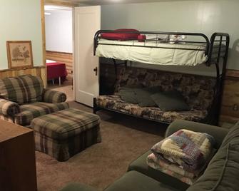 Rustic Hideaway -pets welcome, downtown- - Idaho Falls - Living room