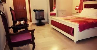 Royal Galaxy Guest House (For Families Only) - Islamabad - Bedroom