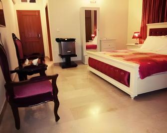 Royal Galaxy Guest House (For Families Only) - Islamabad - Bedroom