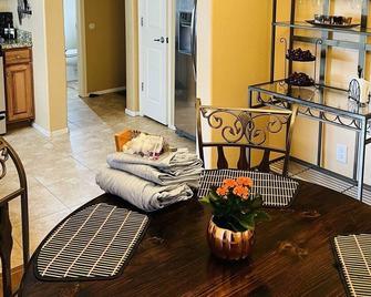 Beautiful Home. All It Needs Is You! - Surprise - Living room