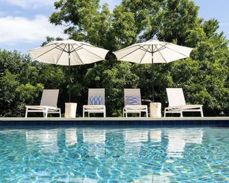 Honeysuckle Manor – Texas Charm on 7 Peaceful Acres - Midlothian - Piscina