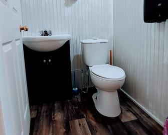 Oakhill Pines Campground - Bridgewater - Bathroom