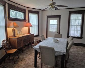 Welcome to Grandma's Cottage! - Austin - Dining room