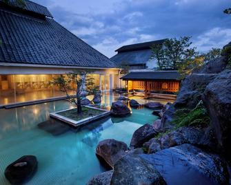 Hotel Shiragiku - Beppu - Bể bơi