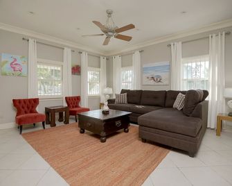 Silk Cotton Villa 7 - Nassau - Living room