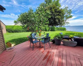 Perfectly Found on the lake - Plattsburgh - Patio