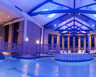 格洛斯特華美達酒店 - 格洛斯特 - 格洛斯特 - 游泳池