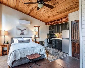 No city lights to obscure your spectacular night view of the stars! - Buena Vista - Bedroom