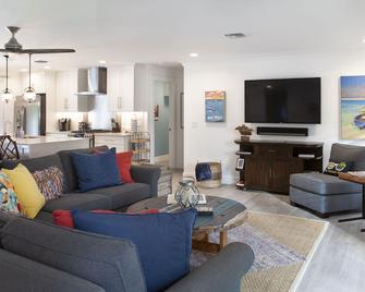 Brand New, High End, Head to Toe Renovation 3/2 with Pool & Hot tub - Tequesta - Living room